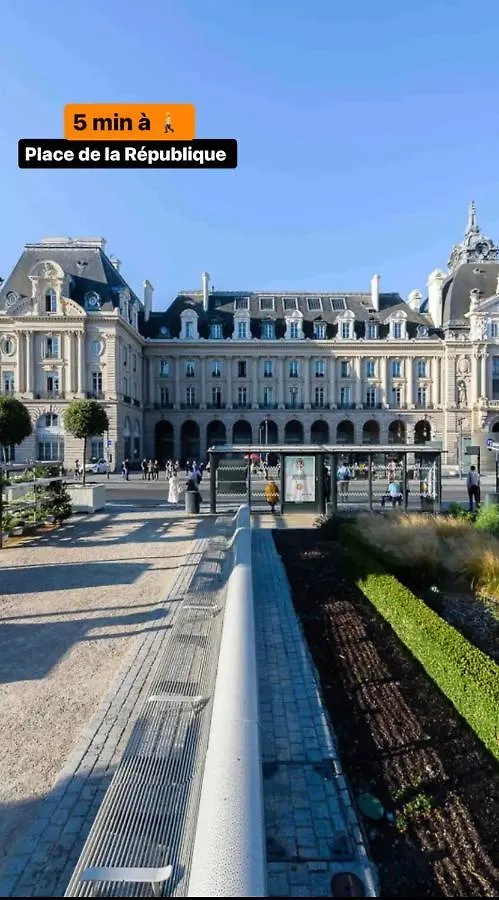 T2 Neuf En Plein Coeur De Rennes Au Bord De La Vilaine Franciaország